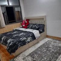 سرویس خواب دونفره همراه با میز آرایش و آیینه قدی