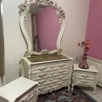 فقط میزآرایشی با۴کشو