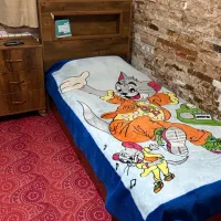 فقط تخت یه نفره