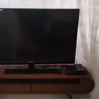 تلویزیون سامسونگ ۴۲ اینج به همراه میز تلویزیون