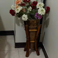 گلدان چوبی و گل