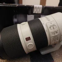 لنزسونی 70 200 در حد آکبند