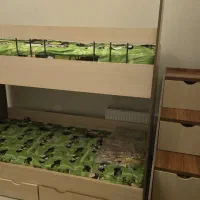 تخت دوطبقه جوان