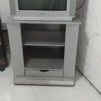 یک عدد تلویزیون سامسونگ 29اینچ و میز