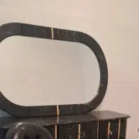 .میز و آینه