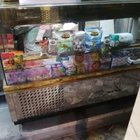 کارگر ساده برای فروشندگی دکه فروشنده بوفه