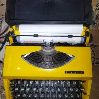 ماشین تایپ قدیمی تمیز سالم|کلکسیون اشیاء عتیقه|پیشوا, |دیوار