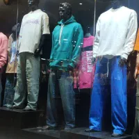 تعداد زیادی مانکن پاپتی