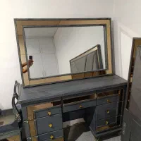 سرویس خواب تخت .پاتختی. میز آرایش. آینه . صندلی