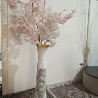 گلدان و گل مصنوعی
