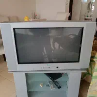 تلویزیون زیمنس با میز تلویزیون