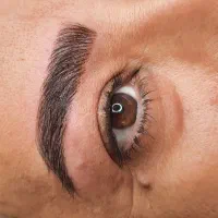 مدل برای فیبروز ابرو میکروبلیدینگ خط چشم و شیدینگ