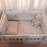 تخت کنار مادر