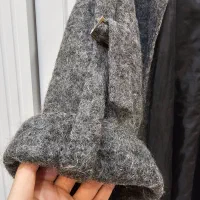 پالتو پشمی|لباس|رشت, معلم|دیوار