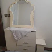 تخت دونفر بااینه ومیزارایشی ودوتامیز عسلی