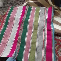 گلیم دست بافت۲×۳،کم استفاده،فقط یک سوراخ کوچک دارد