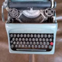 ماشین تایپ قدیمی