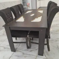 میز غذا خوردی تمیز و مرتب