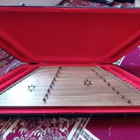 سنتور اکبری پور|سازهای سنتی|میبد, |دیوار