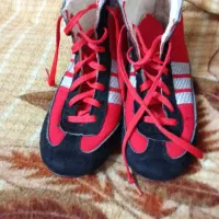 کفش کشتی در سه سایز