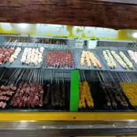 یک نفر نیروی کار در رستوران در بندر کیاشهر