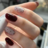 دستیار و پدیکوریست ناخنکار