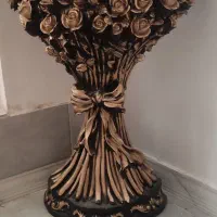 میز گرد کنار سالنی