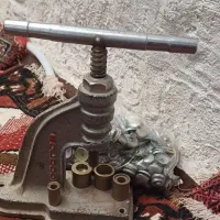 دستگاه پرس دکمه یا دستگاه دکمه زن