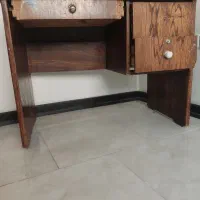 میز تحریر و کامپیوتر