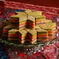 استاد کار شیرینی سنتی ( خانم )