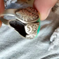 دوتاانگشتر|جواهرات|مشهد, عنصری|دیوار