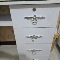 میز مطالعه ‌در حد نو دوتا قفل سالم|میز تحریر و کامپیوتر|شاهین‌شهر, شهرک میلاد|دیوار