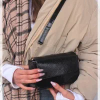 پخش کیف عمده چرمی و پارچه ای|کیف، کفش، کمربند|لردگان, |دیوار