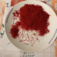 پودر اصل زعفران و نگین قائن
