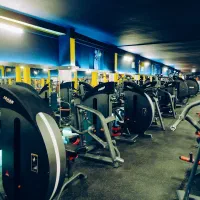 استخدام مربی بدنسازی خانم