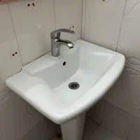 فروش توالت فرنگی و روشویی کاملا سالم