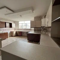 1واحد نوساز ۹۵ متری تکخواب طبقه اول تیران و کرون