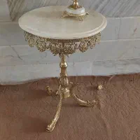 میز تمام برنز ویک عدد لوستر تمام بزرگ