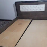 تخت دونفره همراه کفی تخت سالم وبدون شکستگی سالم