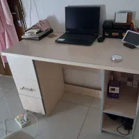 میز تحریر میز آرایش و کتابخانه در حد نو