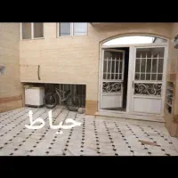 رهن دوطبقه دربست و مجزا خیابان سلامت|اجارهٔ خانه و ویلا|قم, دروازه چوبی|دیوار