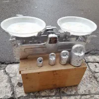 ترازو کفه ای|کلکسیون اشیاء عتیقه|صومعه‌سرا, |دیوار