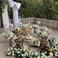 سفره عقد با گل ارایی طبیعی و مصنوعی
