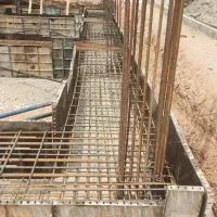 کارگر ساده و انبر ب دست الماتور بندی