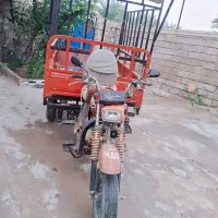 یک دستگاه موتورسیکلت سه چرخه ۲۰۰