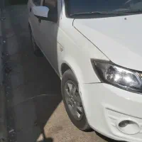 ساینا بی رنگ
