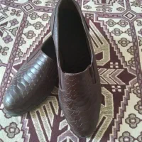 کفش چرمی با طرح پوست مار