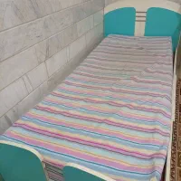 تخت خواب و میز کامپیوتر