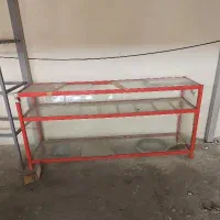 ویترین شیشه ای دو طبقه ۲ متری قرمز میز شیشه ای