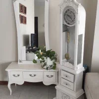 میز و آینه/ساعت قدی